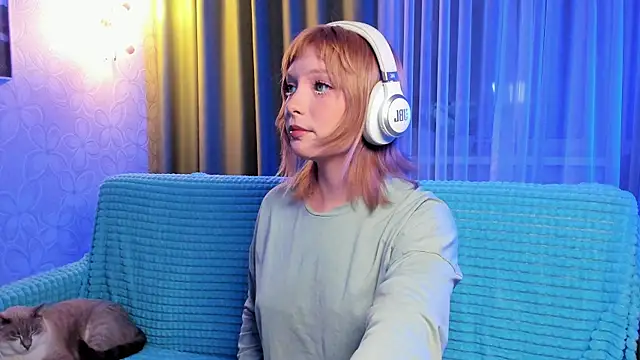 Snapshot of forget_me_not_eve chatting on 10.28.25 forget me not eve online show from 10.28.25