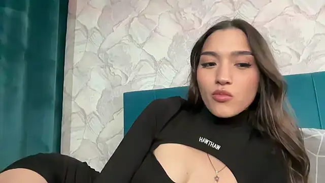 Snapshot of MilenaMilven chatting on 12.25.24 MilenaMilven online show from 12.25.24