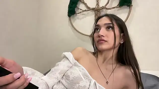 Snapshot of MilenaMilven chatting on 12.28.24 MilenaMilven online show from 12.28.24
