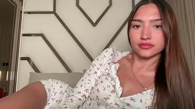 Snapshot of MilenaMilven chatting on 10.23.25 MilenaMilven online show from 10.23.25