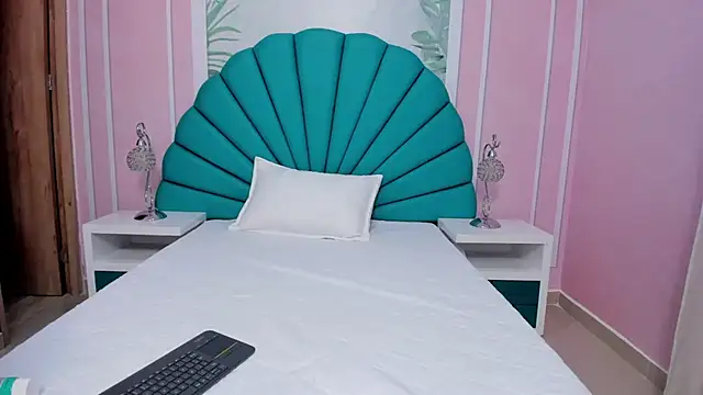 Snapshot of Daphne_Fox_ chatting on 02.22.25 Daphne Fox online show from 02.22.25