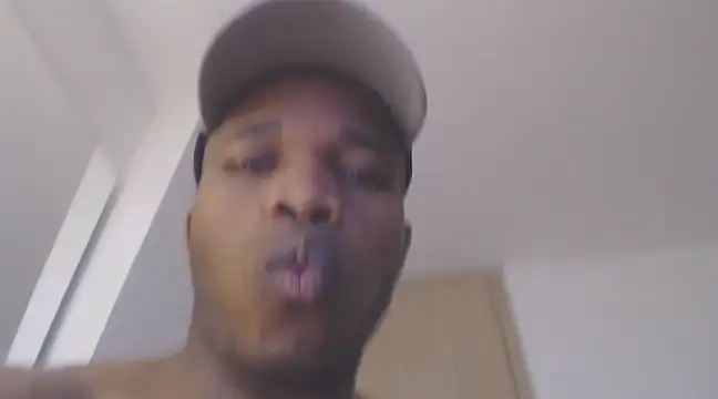 Snapshot of thomsom23 chatting on 01.12.25 thomsom23 online show from 01.12.25