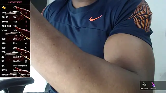 Snapshot of thomsom23 chatting on 10.15.25 thomsom23 online show from 10.15.25