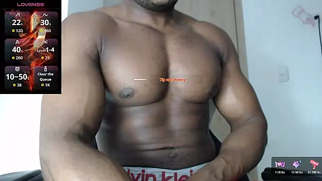 Snapshot of thomsom23 chatting on 11.14.25 thomsom23 online show from 11.14.25