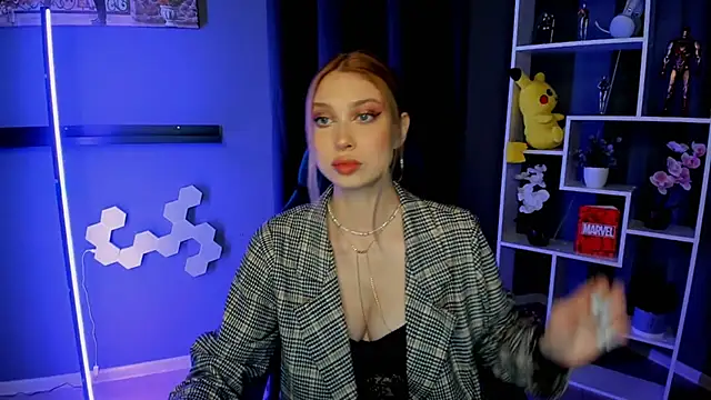 ElmaLee online show from 12.23.24