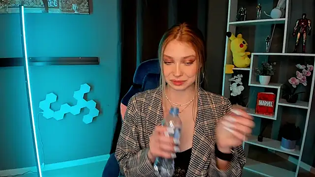 ElmaLee online show from 12.23.24