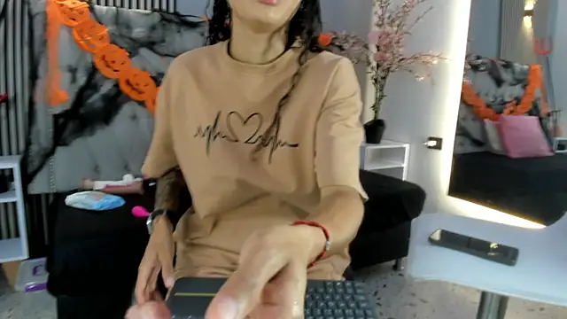 GysellHanson online show from 10.31.25