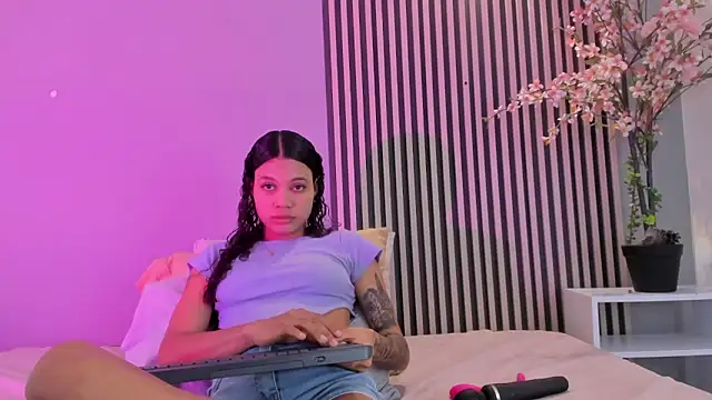 Snapshot of GysellHanson chatting on 02.18.26 GysellHanson online show from 02.18.26