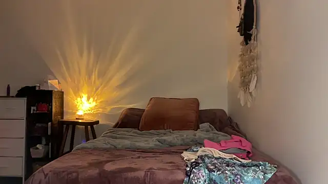 leahsparkles online show from 10.02.25