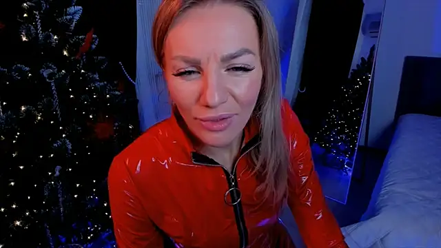 Snapshot of Oliva_Candy chatting on 12.31.24 Oliva Candy online show from 12.31.24