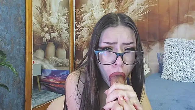 Snapshot of EmaLowe chatting on 02.20.26 EmaLowe online show from 02.20.26