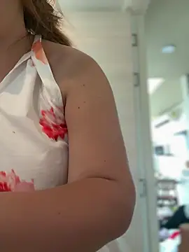 Snapshot of AndreaMood chatting on 11.29.25 AndreaMood online show from 11.29.25