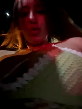 Snapshot of AndreaMood chatting on 12.01.25 AndreaMood online show from 12.01.25