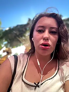 Snapshot of AndreaMood chatting on 12.18.25 AndreaMood online show from 12.18.25