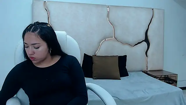 Snapshot of IsabellRodriguez18 chatting on 02.03.25 IsabellRodriguez18 online show from 02.03.25