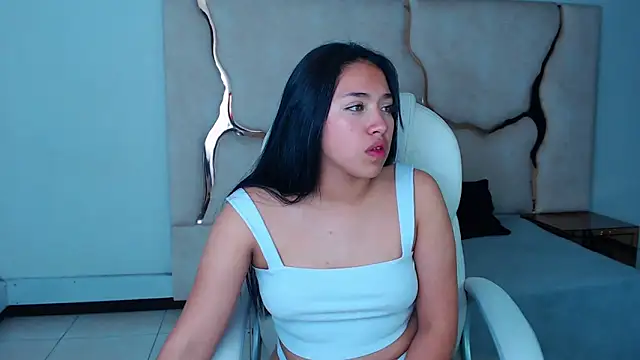 Snapshot of IsabellRodriguez18 chatting on 02.05.25 IsabellRodriguez18 online show from 02.05.25