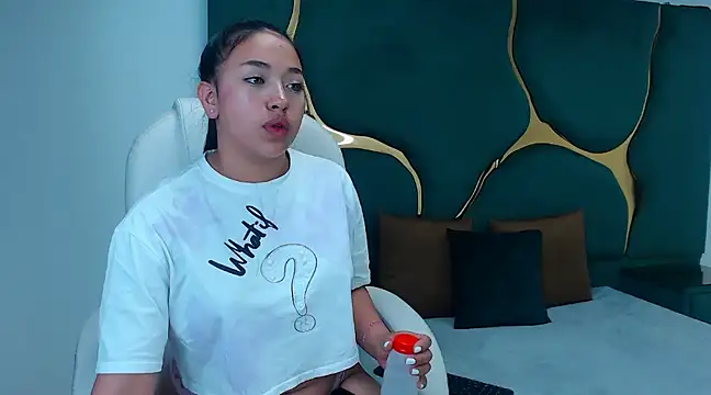 Snapshot of IsabellRodriguez18 chatting on 02.07.25 IsabellRodriguez18 online show from 02.07.25