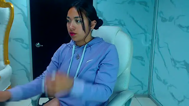 Snapshot of IsabellRodriguez18 chatting on 02.18.25 IsabellRodriguez18 online show from 02.18.25