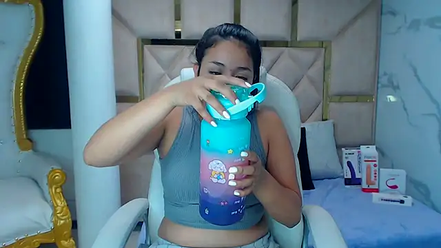 Snapshot of IsabellRodriguez18 chatting on 03.07.25 IsabellRodriguez18 online show from 03.07.25