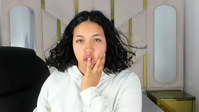 Snapshot of IsabellRodriguez18 chatting on 09.13.25 IsabellRodriguez18 online show from 09.13.25
