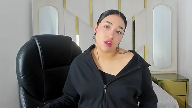 Snapshot of IsabellRodriguez18 chatting on 09.30.25 IsabellRodriguez18 online show from 09.30.25