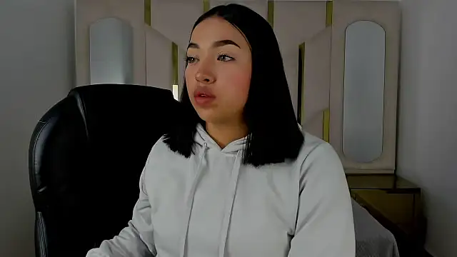 Snapshot of IsabellRodriguez18 chatting on 10.06.25 IsabellRodriguez18 online show from 10.06.25