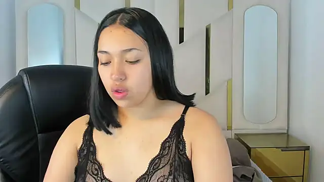 Snapshot of IsabellRodriguez18 chatting on 10.07.25 IsabellRodriguez18 online show from 10.07.25