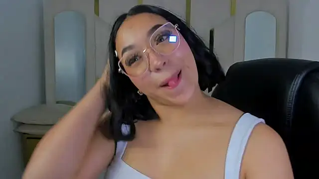 IsabellRodriguez18 online show from 12.15.25