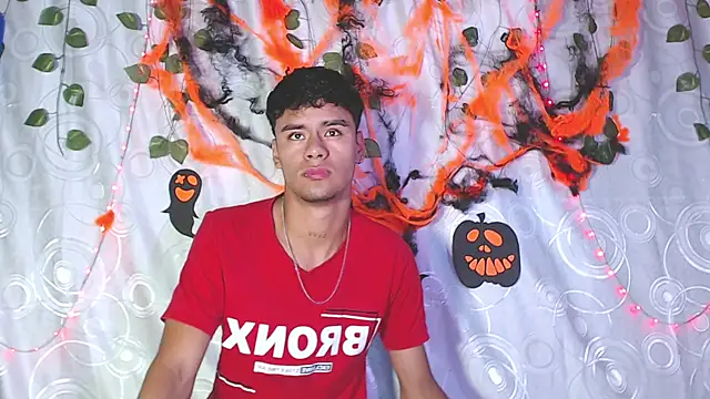 Snapshot of Andres_7676 chatting on 10.25.25 Andres 7676 online show from 10.25.25