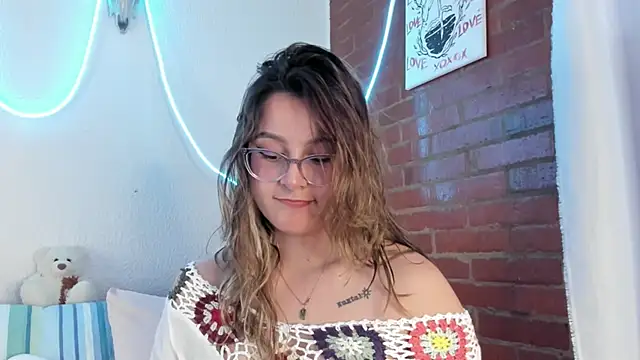 Hazelbrownn2000 online show from 03.13.25