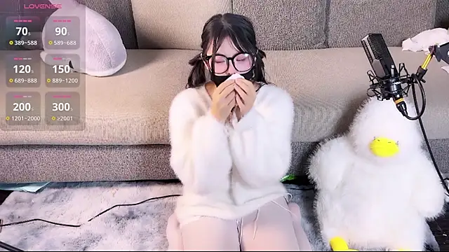 Yu UwU  online show from 01.12.25