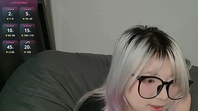 Yu UwU  online show from 02.15.26