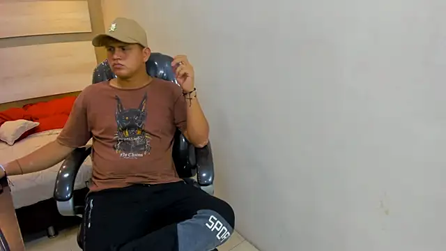 Snapshot of Warning_Boy chatting on 01.02.25 Warning Boy online show from 01.02.25