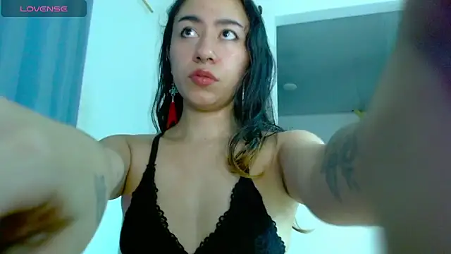 Snapshot of Maam_Ine chatting on 05.08.26 Maam Ine online show from 05.08.26