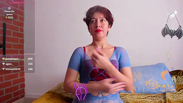 Laura hellss online show from 02.08.25