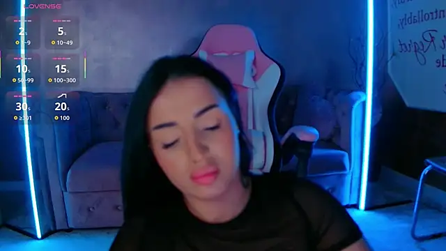 Snapshot of evanew_ chatting on 11.05.25 evanew online show from 11.05.25