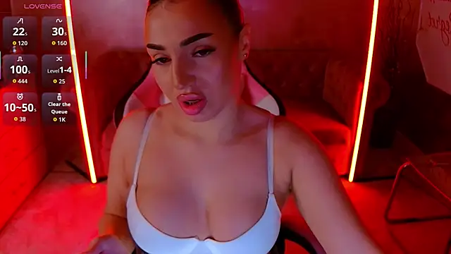 Snapshot of evanew_ chatting on 11.26.25 evanew online show from 11.26.25