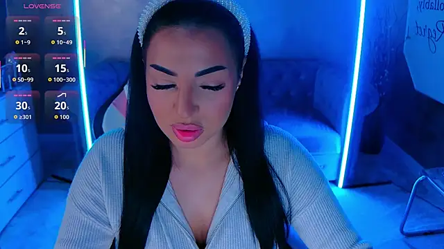 Snapshot of evanew_ chatting on 11.28.25 evanew online show from 11.28.25