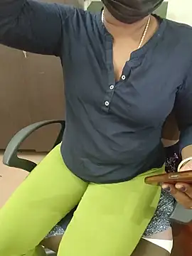 Snapshot of Tamil_roja69 chatting on 05.20.26 Tamil roja69 online show from 05.20.26