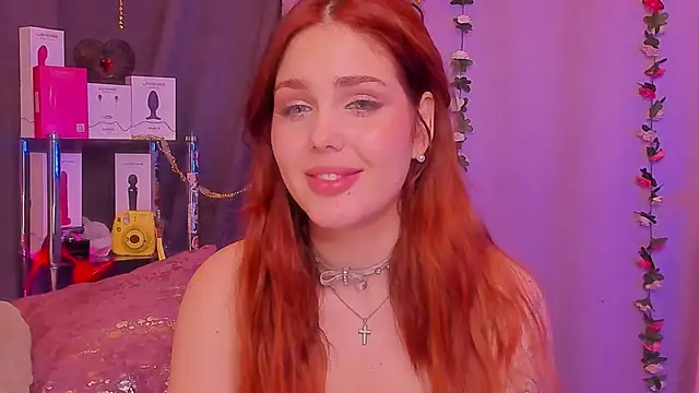 Snapshot of AliceOfWonders chatting on 03.19.25 AliceOfWonders online show from 03.19.25