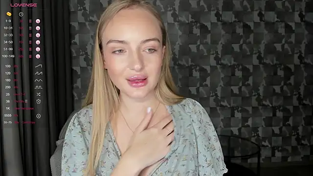 Snapshot of A_delina chatting on 11.03.25 A delina online show from 11.03.25