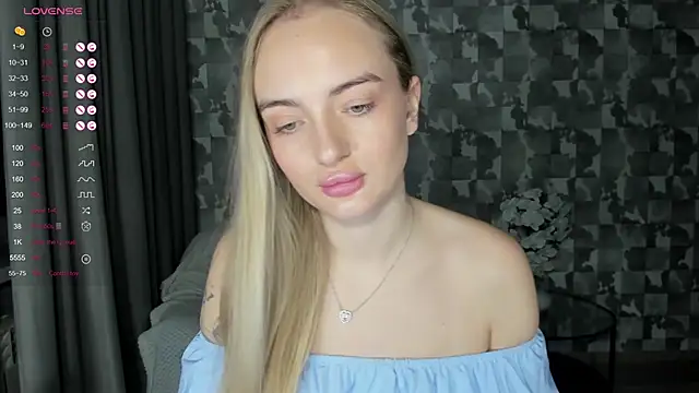 Snapshot of A_delina chatting on 11.15.25 A delina online show from 11.15.25