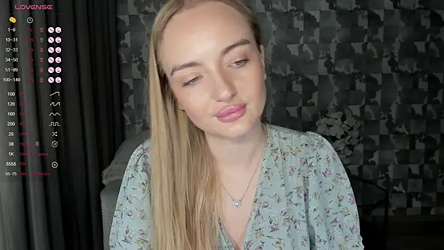 Snapshot of A_delina chatting on 11.24.25 A delina online show from 11.24.25