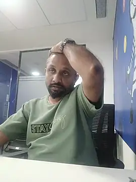 Snapshot of carria_homes chatting on 04.22.26 carria homes online show from 04.22.26