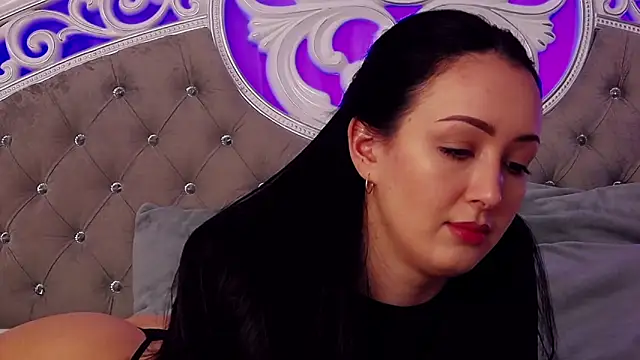 KimKhallifa online show from 11.19.25