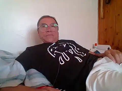 Snapshot of santiagon2015 chatting on 02.05.25 santiagon2015 online show from 02.05.25
