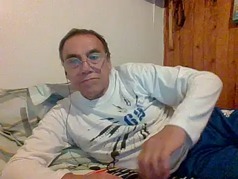 Snapshot of santiagon2015 chatting on 02.10.25 santiagon2015 online show from 02.10.25