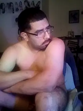 Snapshot of k1oudE chatting on 12.15.25 k1oudE online show from 12.15.25