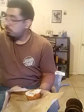 Snapshot of k1oudE chatting on 12.19.25 k1oudE online show from 12.19.25