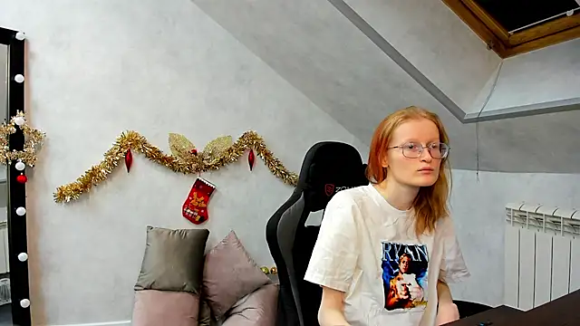 Snapshot of ElizabethHarpper chatting on 01.07.25 ElizabethHarpper online show from 01.07.25